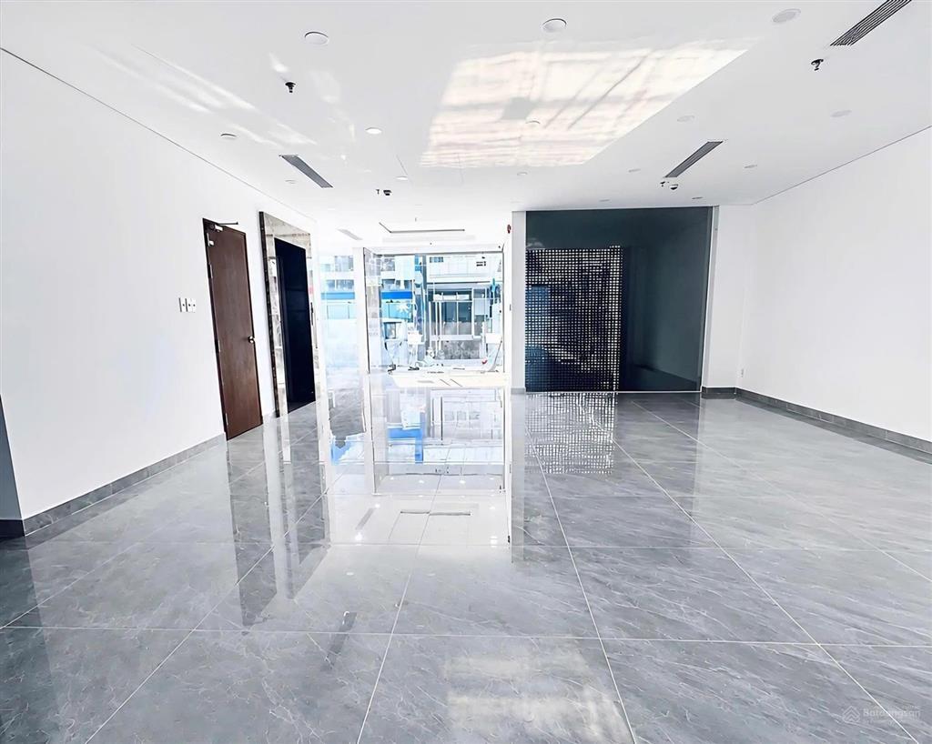 Cho thuê toàn bộ tòa nhà mới 100%  1200m2 sàn  đường đặng văn ngữ  giá 250 triệu thương lượng
