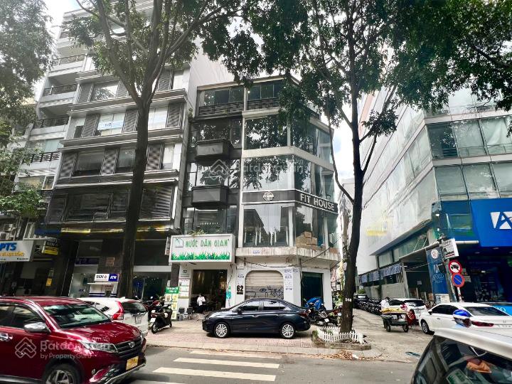 Cho thuê góc 2 mt 62 đường phạm ngọc thạch, quận 3. dt 10x21m, 1 trệt 4 lầu. dtsd 1.050m2