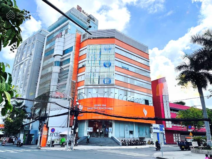 Cho thuê tòa nhà góc 2 mt cách mạng tháng 8, quận 3. dt 8x20m. 1 trệt 4 lầu. dtsd 800m2