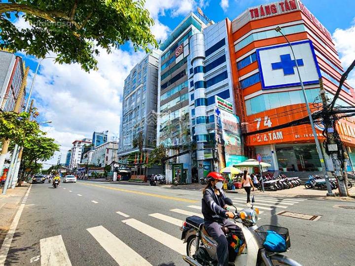 Cho thuê tòa nhà góc 2 mt cách mạng tháng 8, quận 3. dt 8x20m. 1 trệt 4 lầu. dtsd 800m2