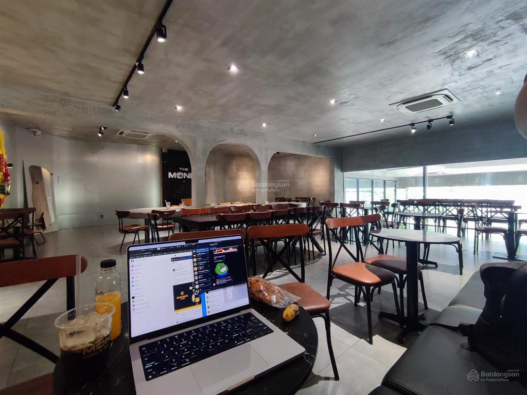 Cho thuê nhà nguyên căn đường 3/2, phường 12, quận 10. dt 12x20m. trệt lầu