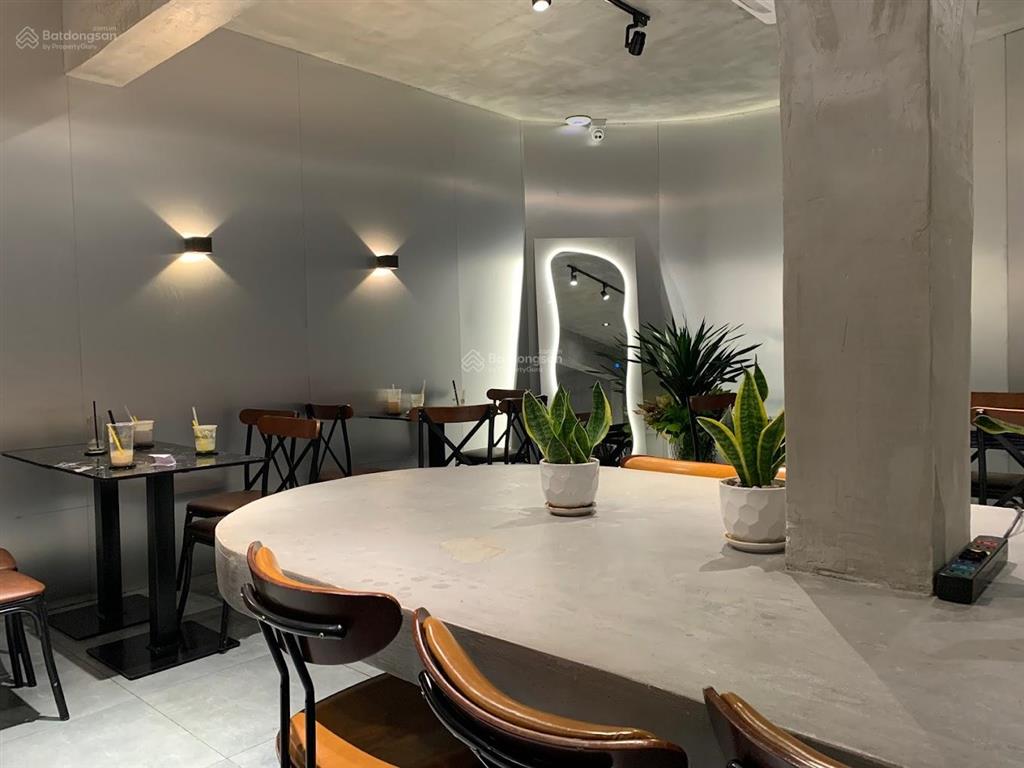Cho thuê nhà nguyên căn đường 3/2, phường 12, quận 10. dt 12x20m. trệt lầu