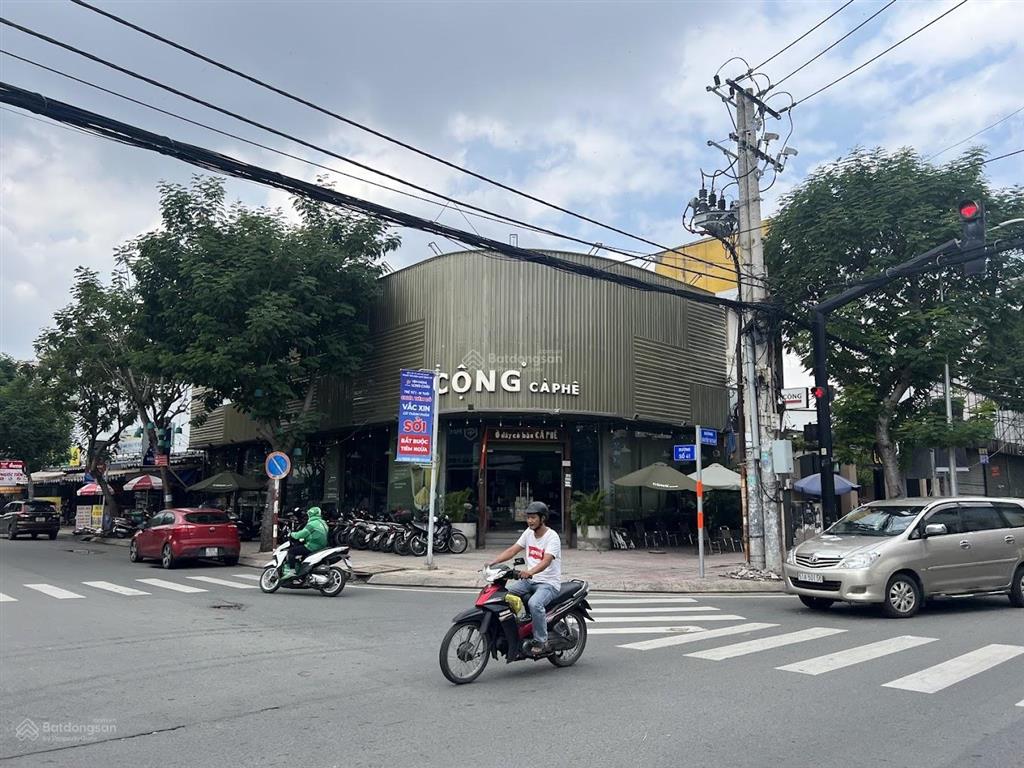 Cho thuê nhà góc 2mt nguyễn thị thập, quận 7. dt 15x30m. trệt lửng