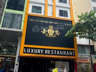 Cho thuê tòa nhà mt đường lê thánh tôn, bến nghé, q1. dt 8x20m. trệt 4 lầu thang máy