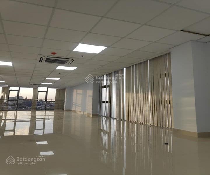 Cho thuê tòa nhà mt đường lê thánh tôn, bến nghé, q1. dt 8x20m. trệt 4 lầu thang máy