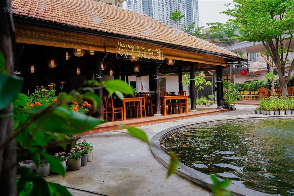 Cho thuê nhà mặt tiền sân vườn đường nguyễn hữu cảnh, phường 22, quận bình thạnh