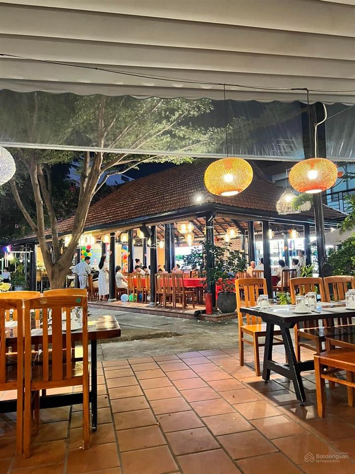 Cho thuê nhà mặt tiền sân vườn đường nguyễn hữu cảnh, phường 22, quận bình thạnh