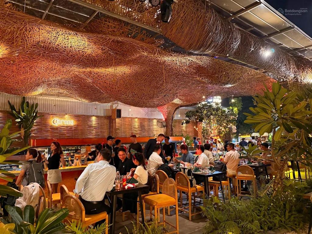 Cho thuê mặt bằng kinh doanh đường quốc hương, thảo điền, quận 2. dt 18x30m, cn 215m2