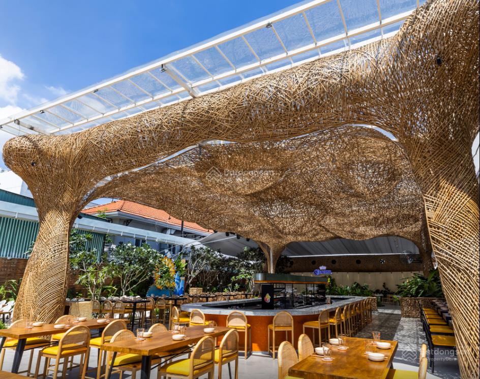 Cho thuê mặt bằng kinh doanh đường quốc hương, thảo điền, quận 2. dt 18x30m, cn 215m2