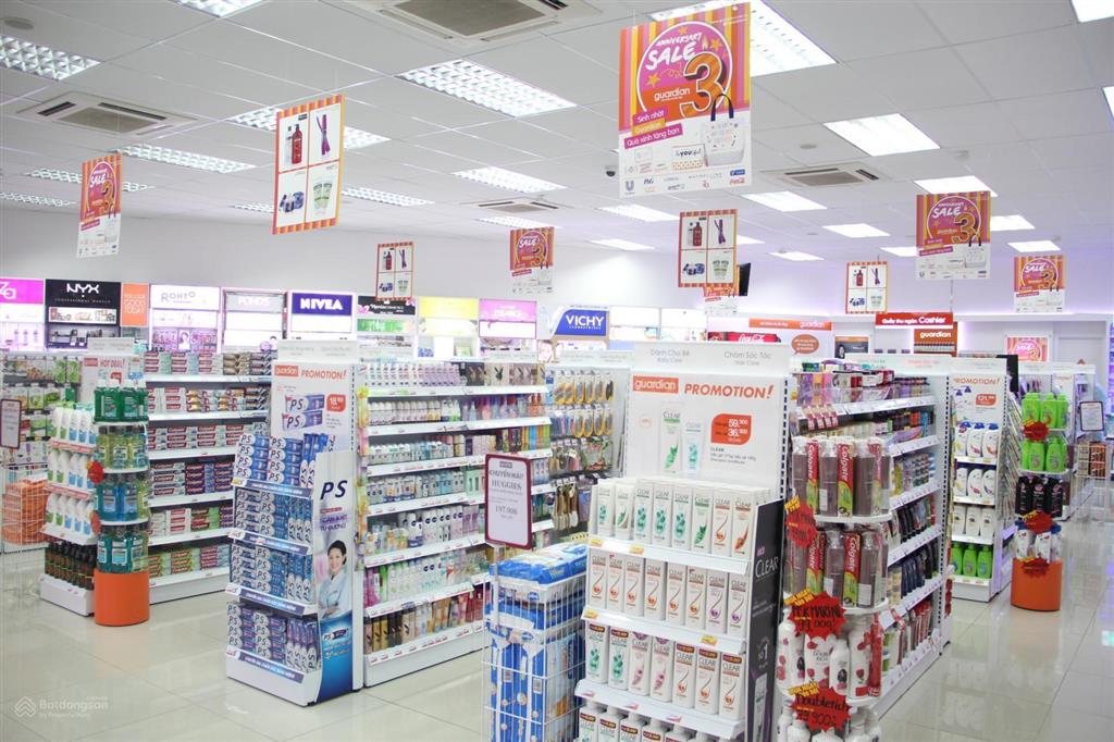 Cho thuê mặt tiền đường lê văn sỹ, phường 14, quận 3. dt 15x15m