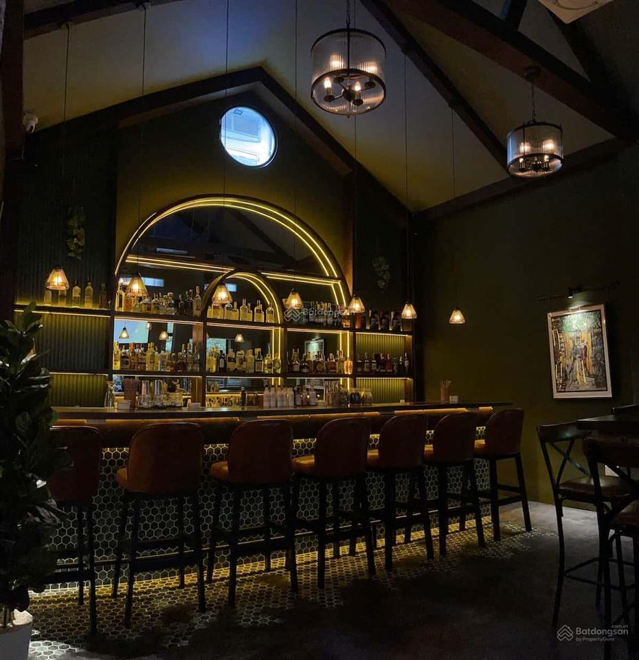 Cho thuê nhà mặt tiền đường quốc hương, phường thảo điền, quận 2. dt 11x20m. trệt lửng