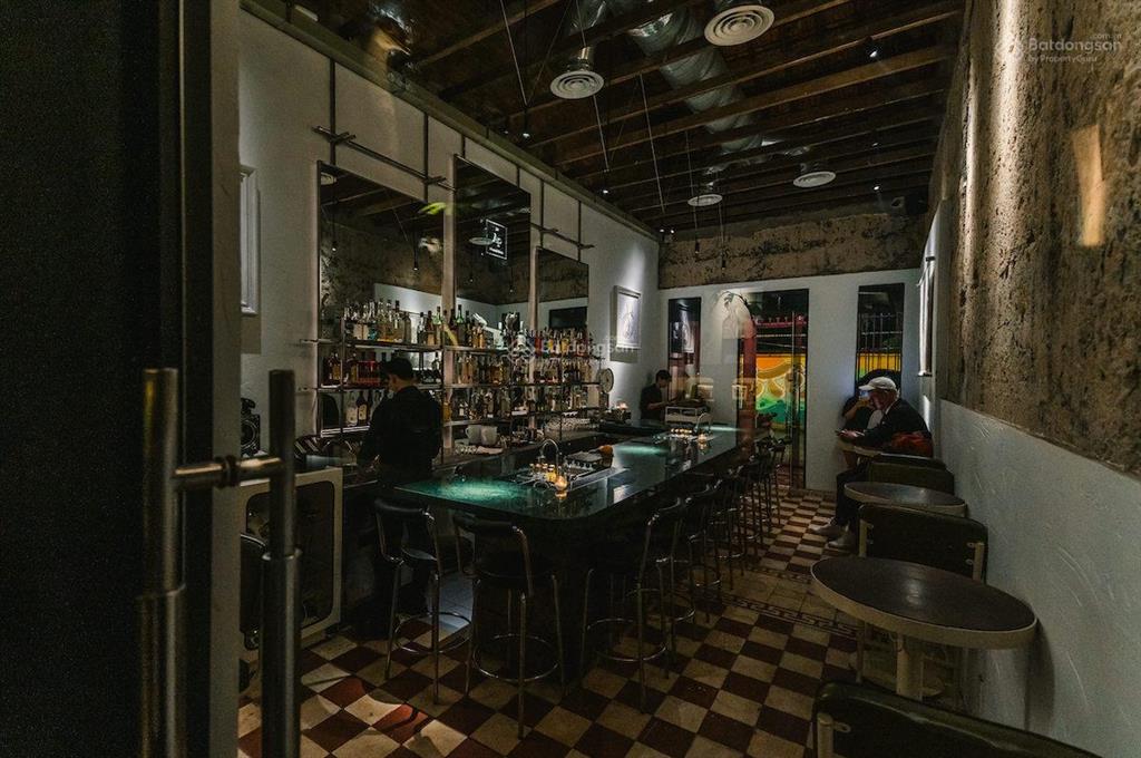 Cho thuê nhà mặt tiền đường quốc hương, phường thảo điền, quận 2. dt 11x20m. trệt lửng