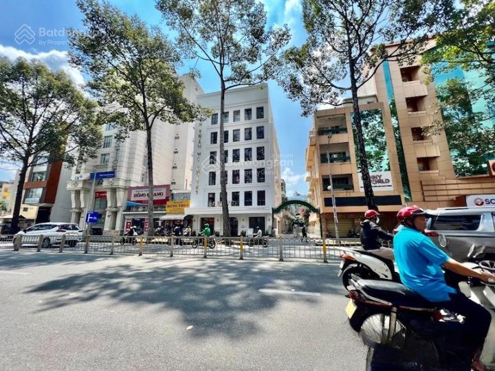 Cho thuê tòa nhà góc 2mt đường trần hưng đạo, cô giang, quận 1. dt 15x30m. trệt 6 lầu thang máy