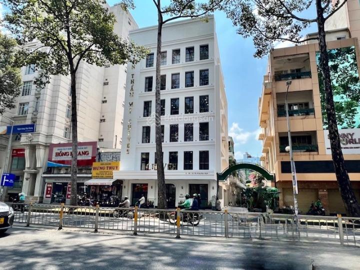 Cho thuê tòa nhà góc 2mt đường trần hưng đạo, cô giang, quận 1. dt 15x30m. trệt 6 lầu thang máy