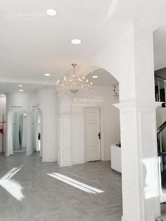 Cho thuê mặt bằng đẹp đường 3/2, phường 12, quận 10, dt 8x15m