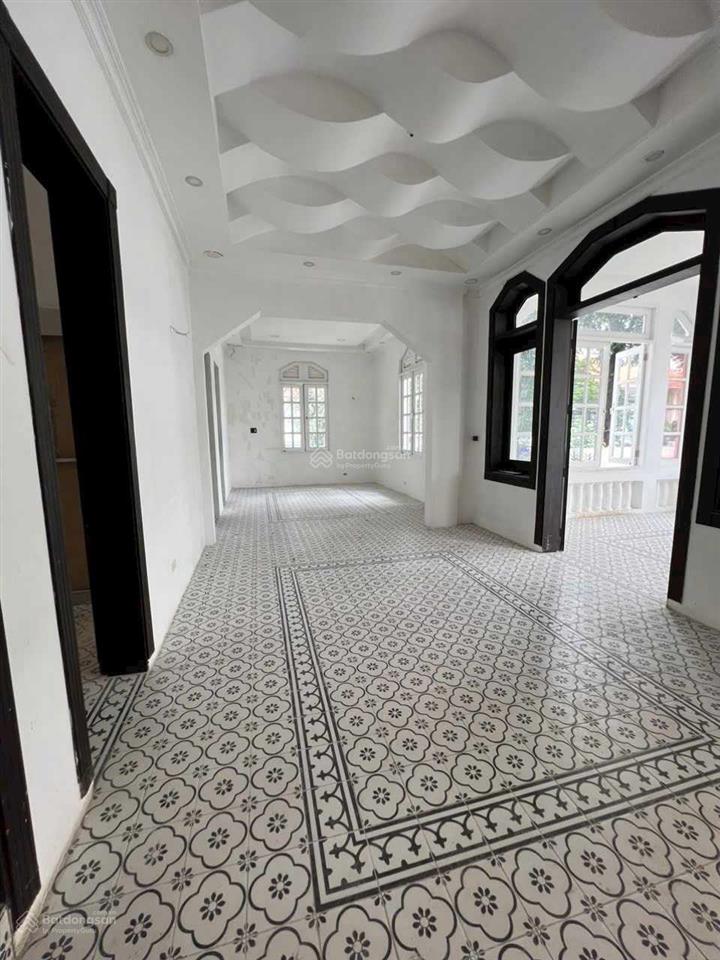 Cho thuê nhà mặt tiền huỳnh tịnh của, quận 3. dt 12x30m. 1 trệt 2 lầu. dtsd 1.300m2