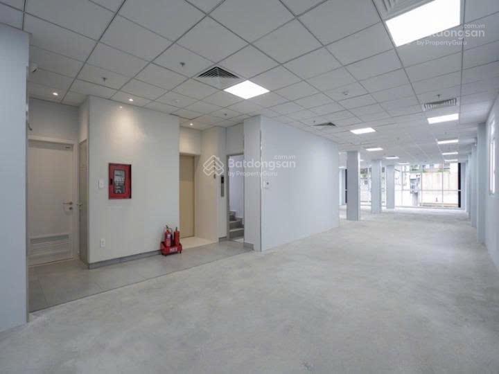 Cho thuê tòa nhà văn phòng hai bà trưng, quận 3. dt 15x25m