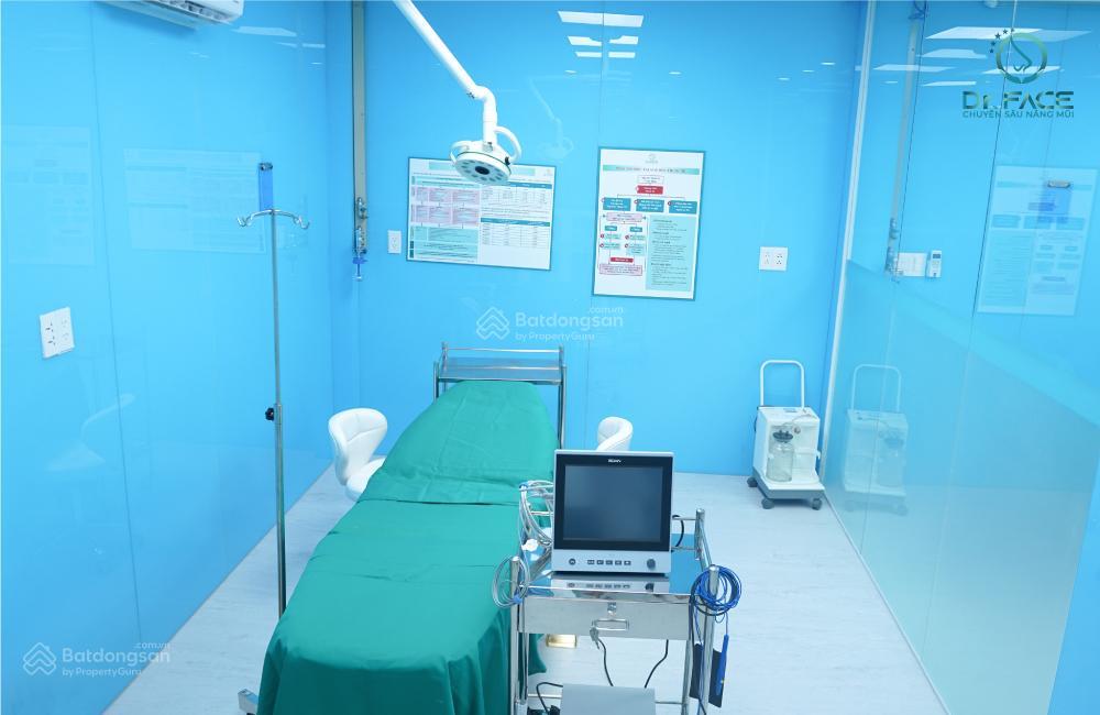 Cho thuê tòa nhà đường 3/2, phường 12, quận 10. dt 7x20m. trệt 4 lầu