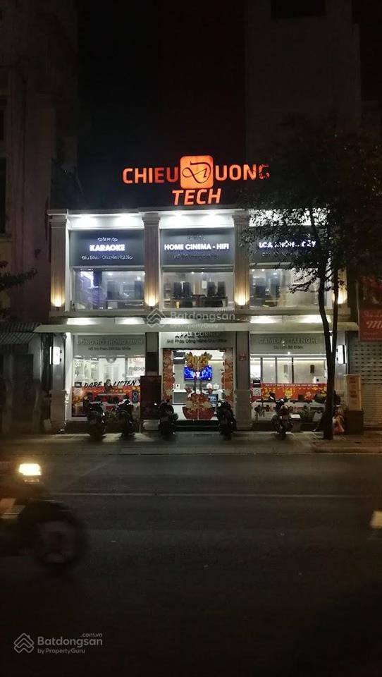 Cho thuê nhà mt đường hai bà trưng, đa kao, quận 1. dt 9x15m. 1 trệt 1 lầu