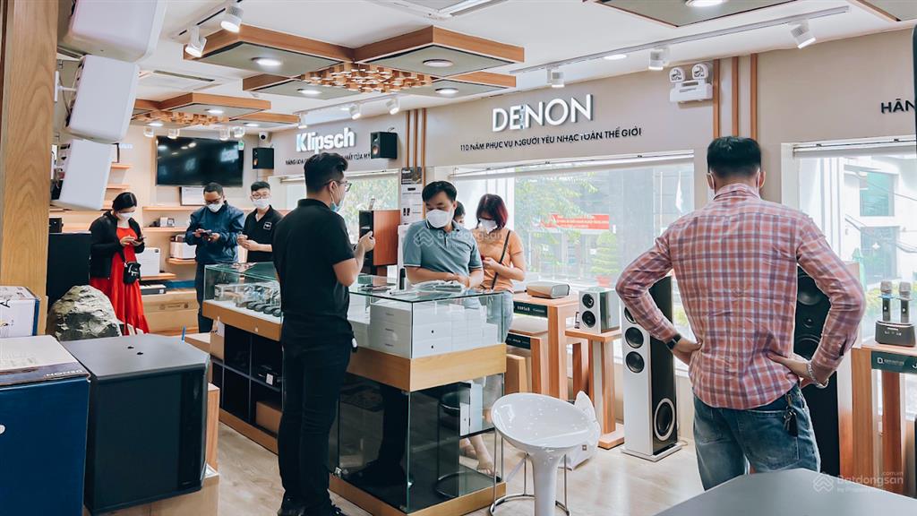 Cho thuê nhà mt đường hai bà trưng, đa kao, quận 1. dt 9x15m. 1 trệt 1 lầu