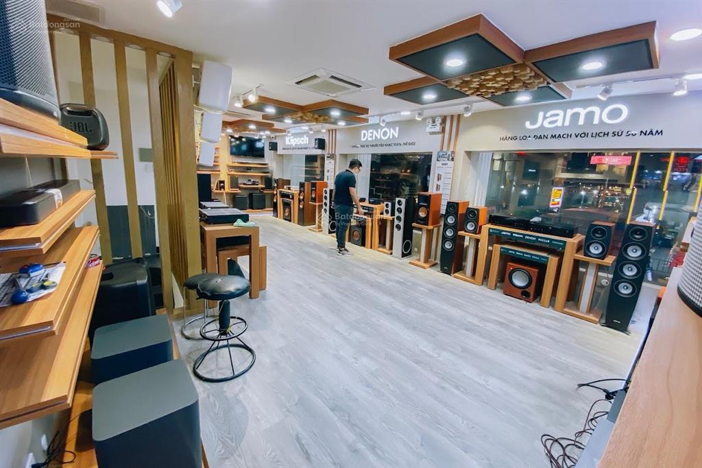 Cho thuê nhà mt đường hai bà trưng, đa kao, quận 1. dt 9x15m. 1 trệt 1 lầu
