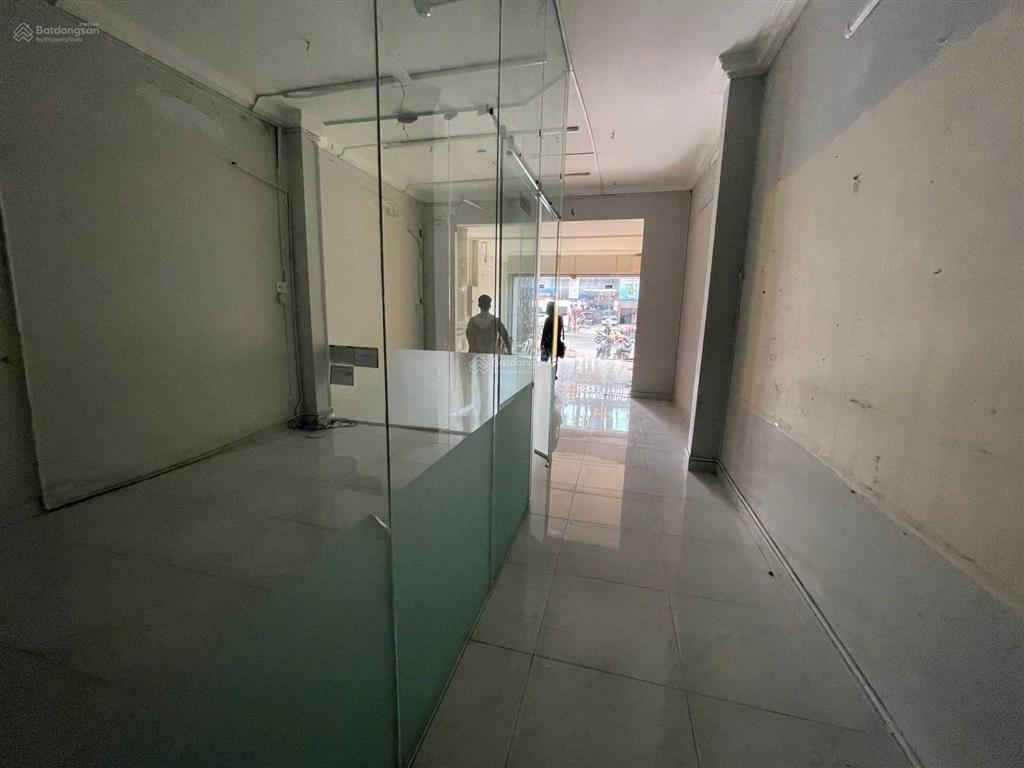 Cho thuê nhà mặt tiền hàm nghi, quận 1. dt 8x30m. hầm trệt 4 lầu. dtsd 875m2