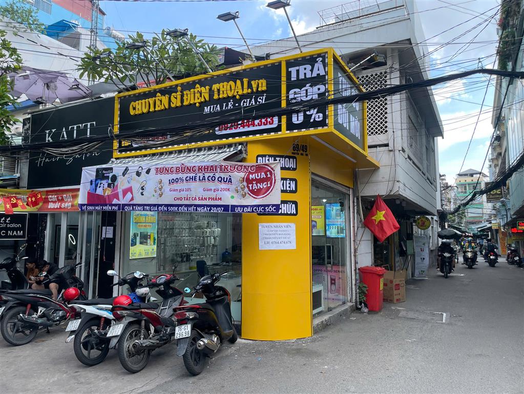 Do không người quản lý nên cần sang nhượng lại 1 chi nhánh cửa hàng điện thoại đang hoạt