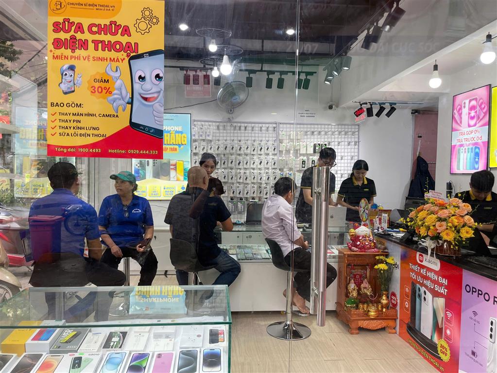 Do không người quản lý nên cần sang nhượng lại 1 chi nhánh cửa hàng điện thoại đang hoạt