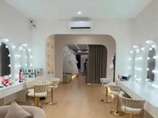 SANG NHƯỢNG GẤP STUDIO ÁO CƯỚI – VÀO KINH DOANH NGAY TRƯỚC MÙA CƯỚI