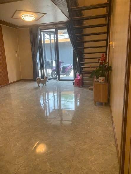 Chuyển chỗ ở gia đình cần bán căn nhà mới chưa qua sử dụng hẻm xe hơi gần chợ số 6.