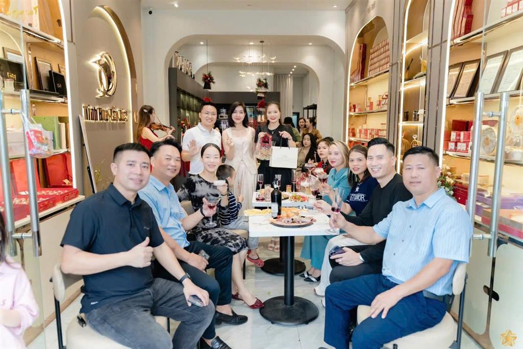 SANG NHƯỢNG / TÌM ĐỐI TÁC ĐỒNG HÀNH MÔ HÌNH YẾN CHƯNG TƯỚI - YẾN CHƯNG NÓNG Vị trí cửa