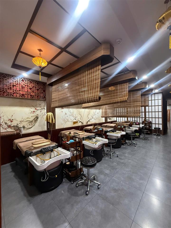 SANG NHƯỢNG CƠ SỞ SPA / MẶT BẰNG KINH DOANH SẦM UẤT – Q.7 Vị trí đắt giá: Trục đường
