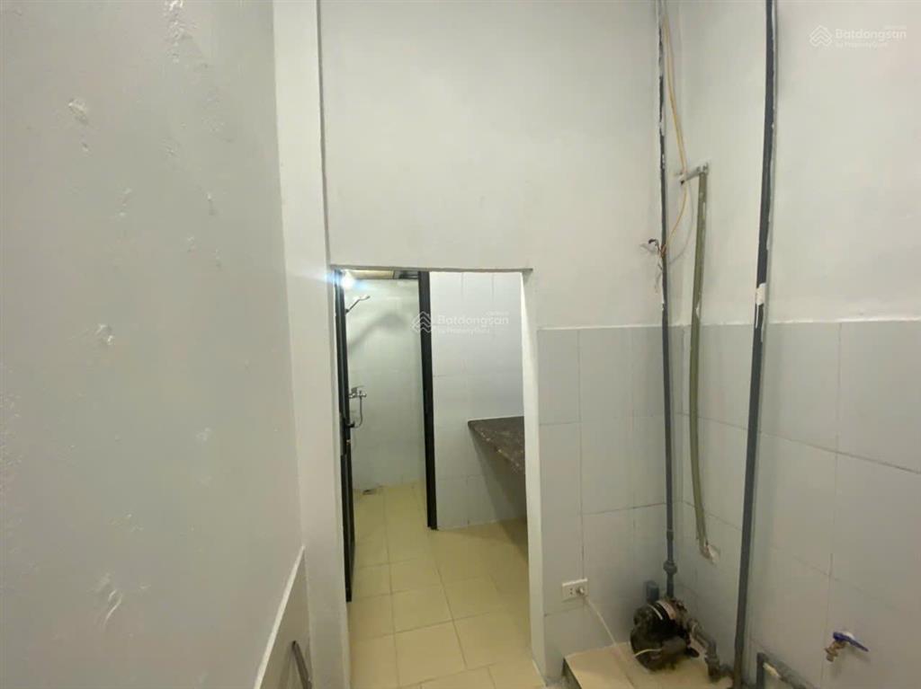 Chính chủ cho thuê nhà cấp 4, vừa kinh doanh vừa ở, gần mặt phố hoa bằng