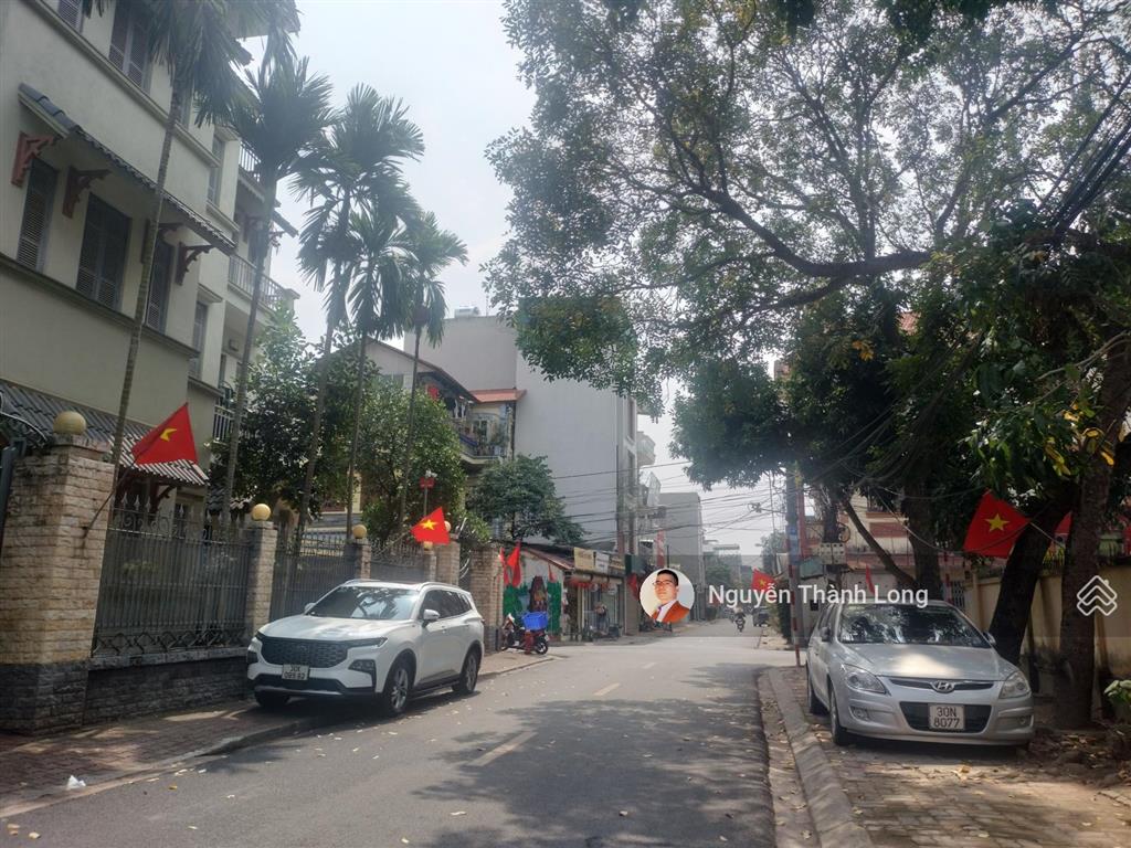 Bán đất mặt phố giang biên, vỉa hè ô tô tránh, thửa chữ nhật, giá đầu tư, gần trường, chợ, trạm