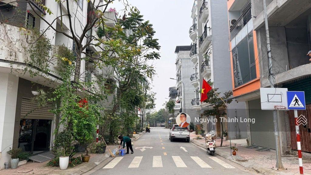 Siêu mẫu ngọc thụy, 2 mặt tiền, 7 tầng thang máy, nội thất cao cấp, vỉa hè, kinh doanh, công viên