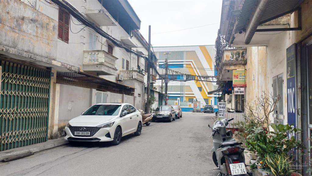 Bán đất lý sơn nam đuống, 7 chỗ thông, mt gần 6m, kích thước hoàn hảo, kề mặt phố, cầu đông trù