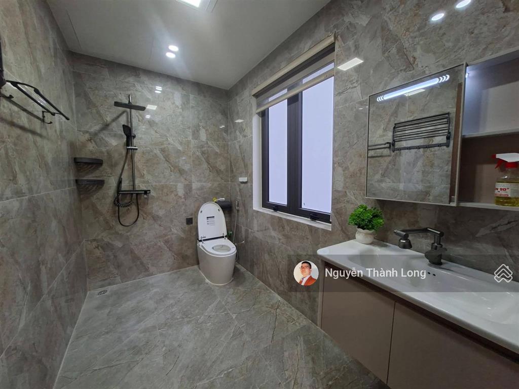 Gần th&thcs gia thụy, 7 tầng thang máy full nội thất cao cấp, trung tâm bồ đề mới, giá rẻ, ở sướng