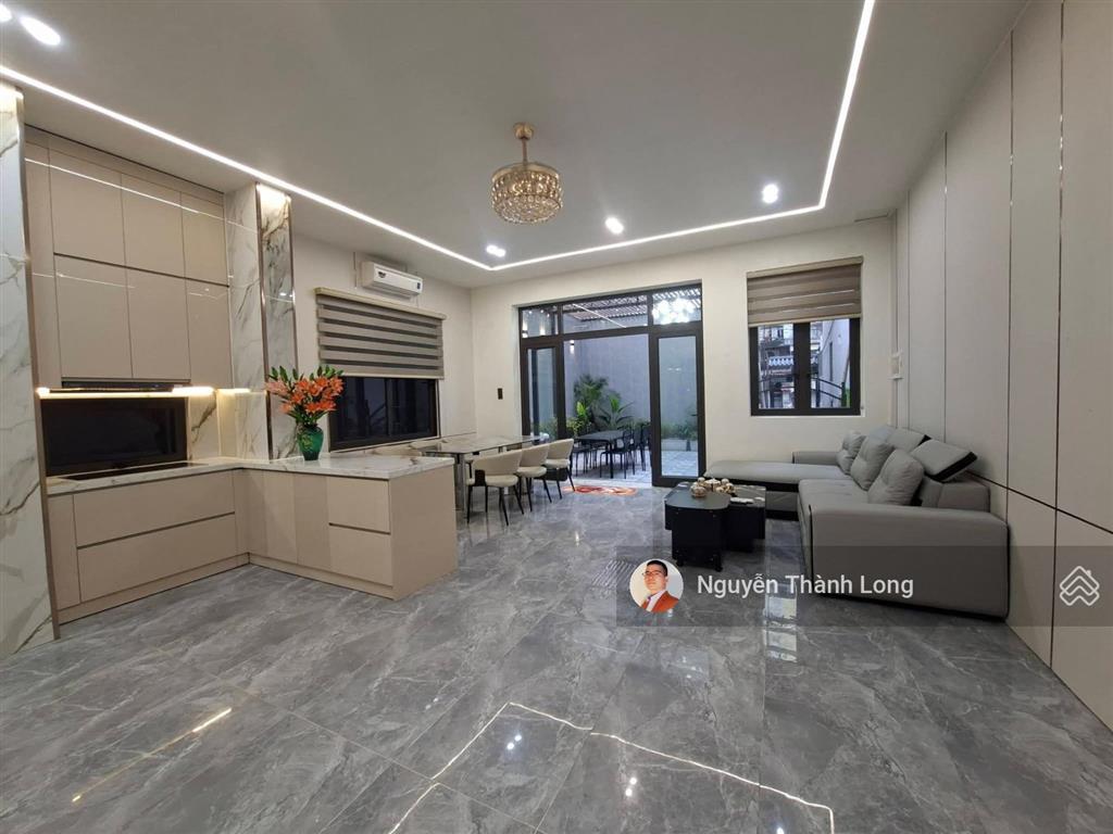 Gần th&thcs gia thụy, 7 tầng thang máy full nội thất cao cấp, trung tâm bồ đề mới, giá rẻ, ở sướng