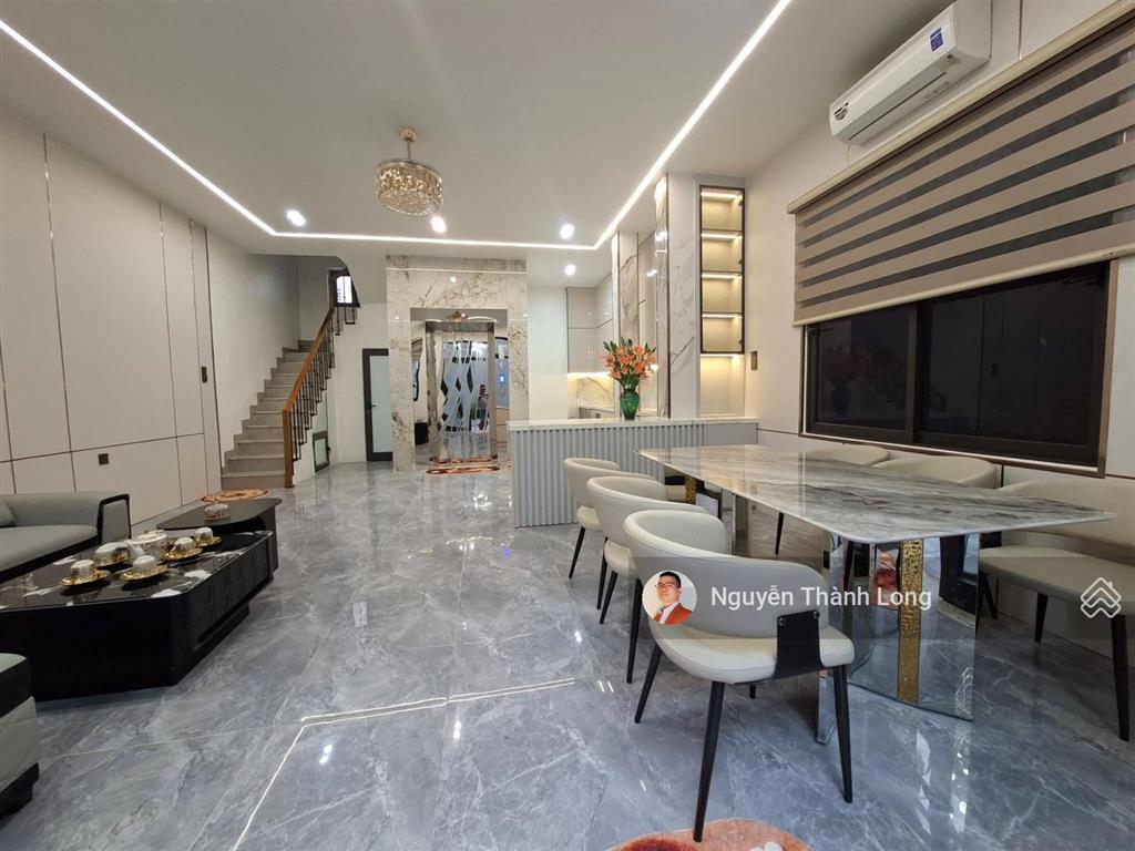 Gần th&thcs gia thụy, 7 tầng thang máy full nội thất cao cấp, trung tâm bồ đề mới, giá rẻ, ở sướng