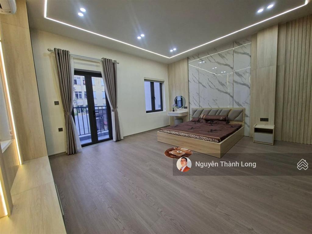 Gần th&thcs gia thụy, 7 tầng thang máy full nội thất cao cấp, trung tâm bồ đề mới, giá rẻ, ở sướng