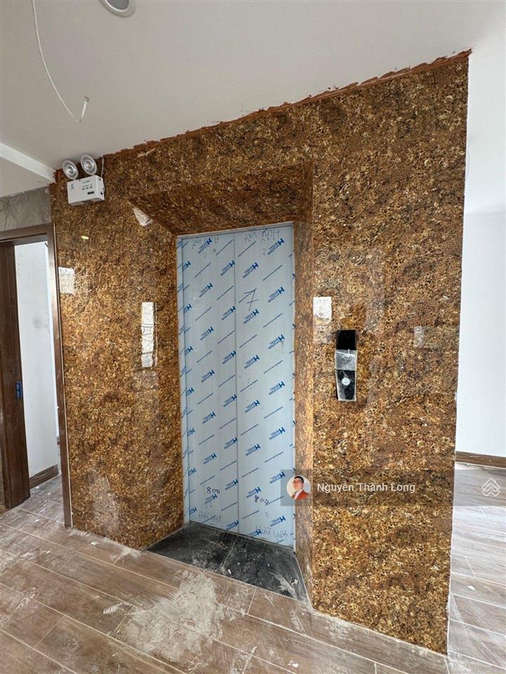 Tòa nhà mặt vườn hoa gần cổ linh, thạch bàn, 100m2, 7 tầng, mt 7m, vỉa hè ô tô tránh, ở và kd tốt.