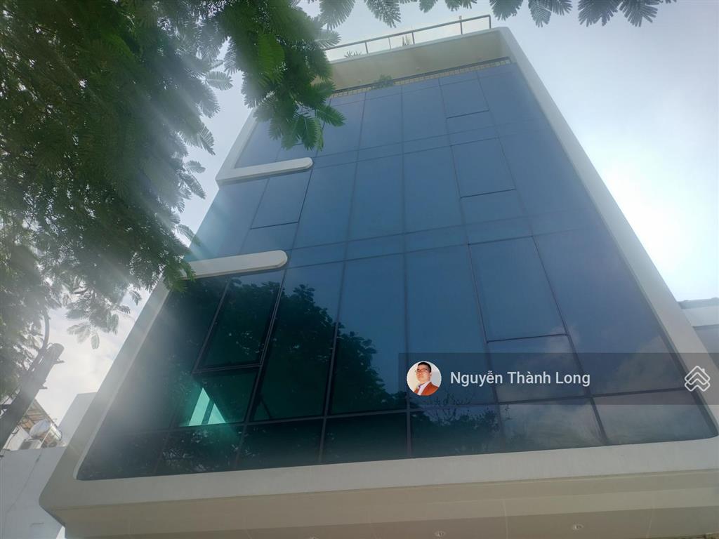 Tòa nhà mặt vườn hoa gần cổ linh, thạch bàn, 100m2, 7 tầng, mt 7m, vỉa hè ô tô tránh, ở và kd tốt.