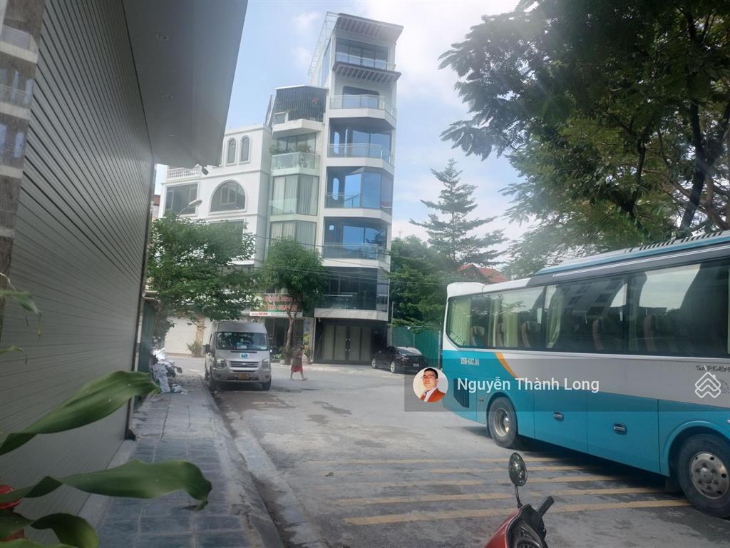 Tòa nhà mặt vườn hoa gần cổ linh, thạch bàn, 100m2, 7 tầng, mt 7m, vỉa hè ô tô tránh, ở và kd tốt.