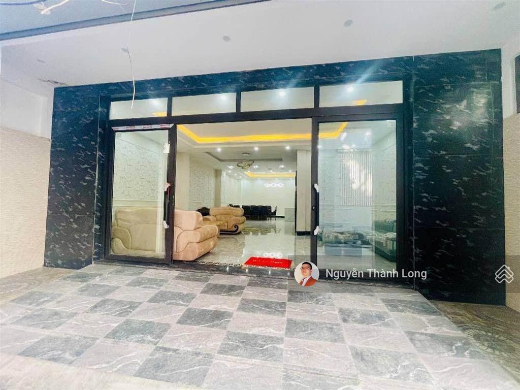 Trung tâm gia thụy nhà 5 tầng thang máy, mặt tiền bề thế 8m, gara rộng, antt vip, giá tốt.