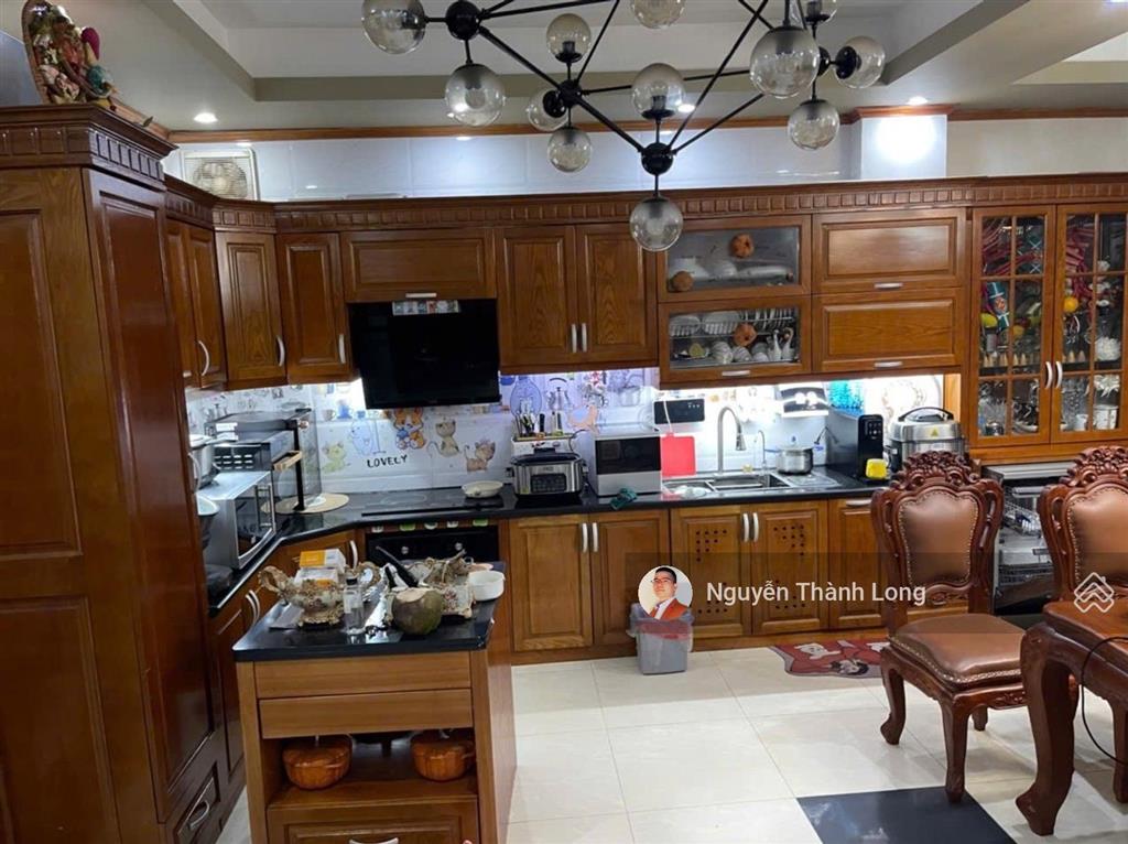 Có 102 toà nhà 9 tầng, 1 mặt phố lớn, 1 mặt hồ lớn, ngay nguyễn sơn, nguyễn văn cừ, ngọc lâm