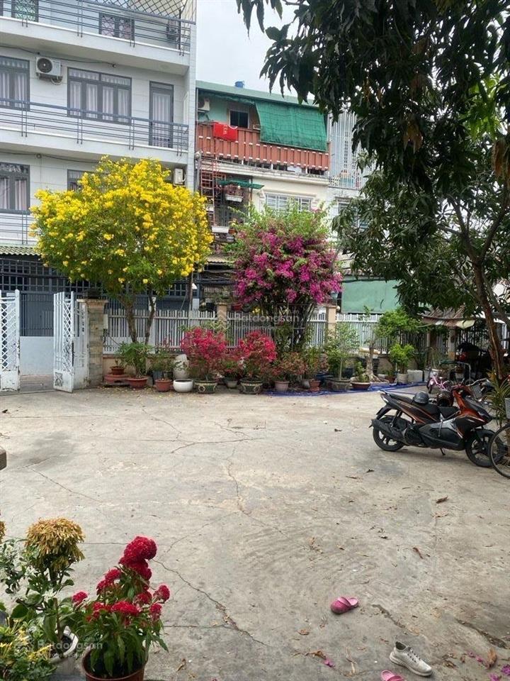 Bán gấp biệt thự sân vườn đẹp tại quận 7, nguyễn thị thập. 350 m2