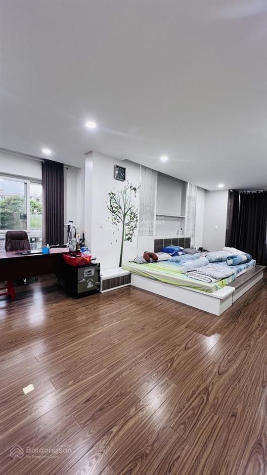 Bán gấp biệt thự sân vườn đẹp tại quận 7, nguyễn thị thập. 350 m2