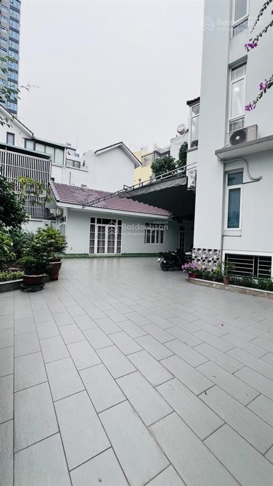 Bán gấp biệt thự sân vườn đẹp tại quận 7, nguyễn thị thập. 350 m2