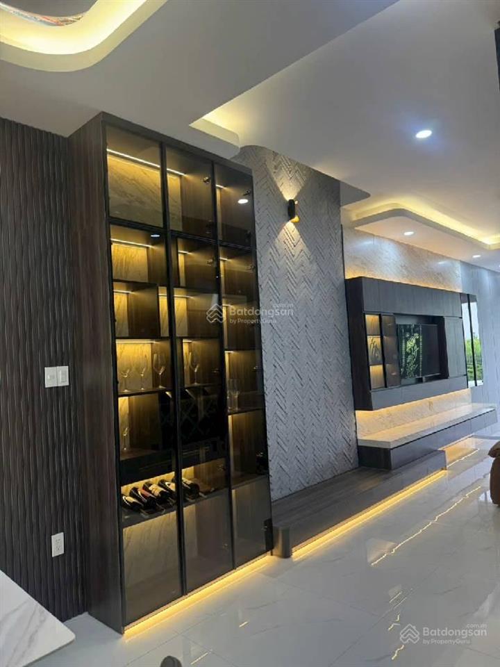 Bán nhà mặt phố đường số 10, quận 7, 17 tỷ, 119m2, 4pn, 5wc, 3 tầng