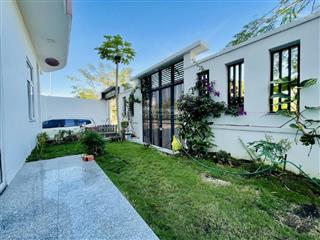 Bán gấp, biệt thự tân phong q7. 3 tầng. 300m2, đường 20m, giá 40 tỷ